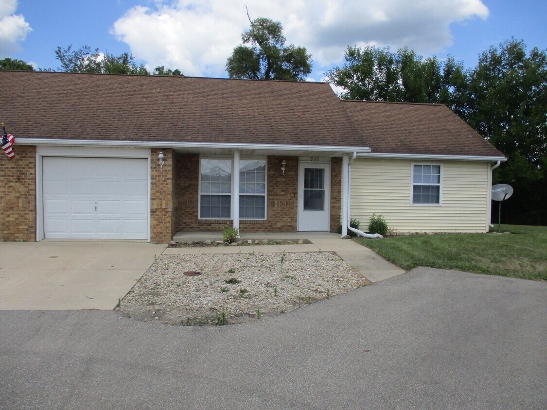 909 W Main St, Albion, IN 46701 House Rental in Albion, IN