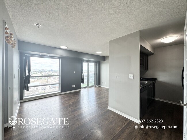 Photo du bâtiment - Corner 2-Bedroom Condo with Balcony, Parking & Locker – Brampton