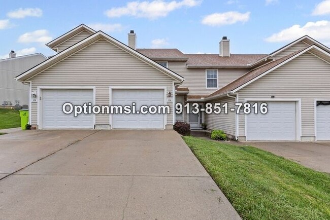 Building Photo - Beautifully updated
