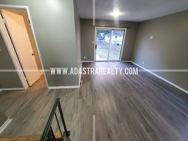 Building Photo - Very Nice Overland Park Duplex-Available i...