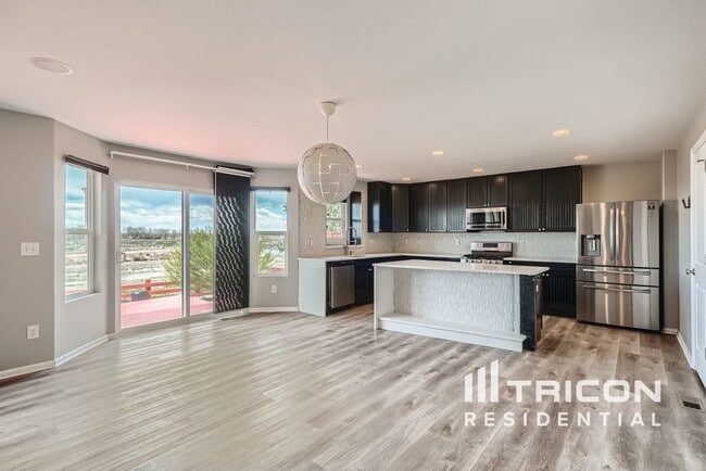 Building Photo - 12440 Village Cir
