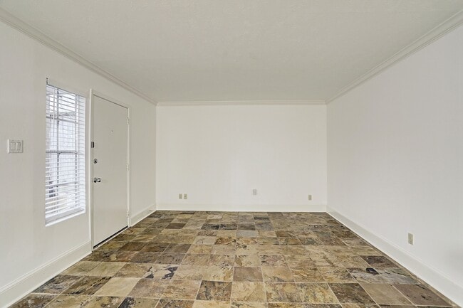 Building Photo - 2418 Mimosa Dr