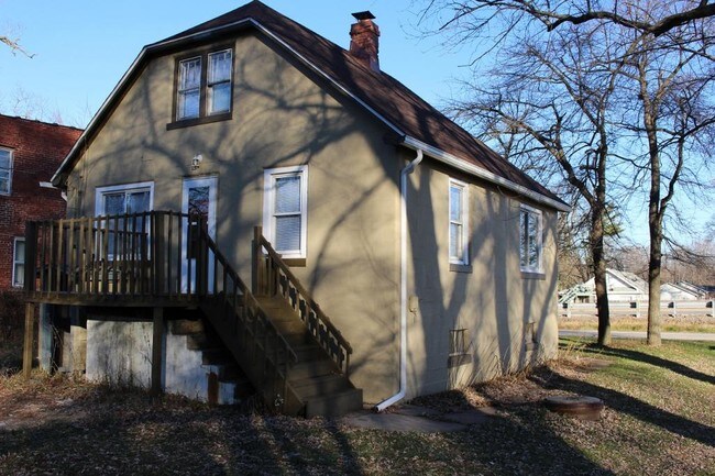 Building Photo - 2229 W 37th Ave