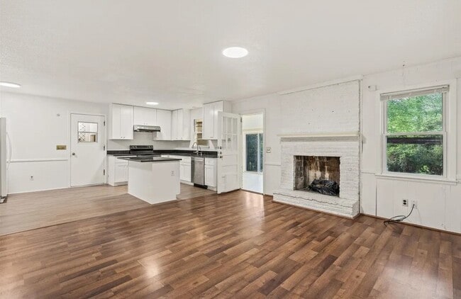 Building Photo - 5227 Bush River Rd