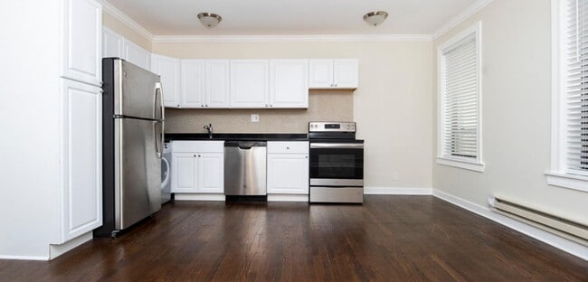 Building Photo - 3346 N Marshfield Ave