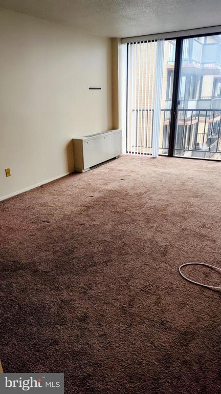 Foto del edificio - 6100 Westchester Park Dr