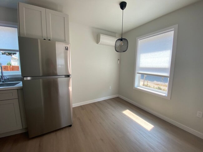 Building Photo - Adorable 2 Bedroom ADU in SE Portland!