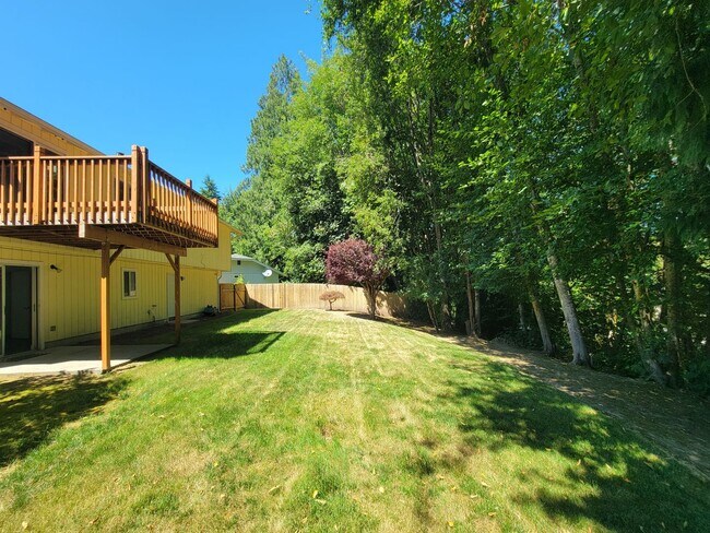 Building Photo - Bright and Beautiful 4 bed in convenient C...