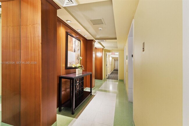 Foto del edificio - 1755 E Hallandale Beach Blvd