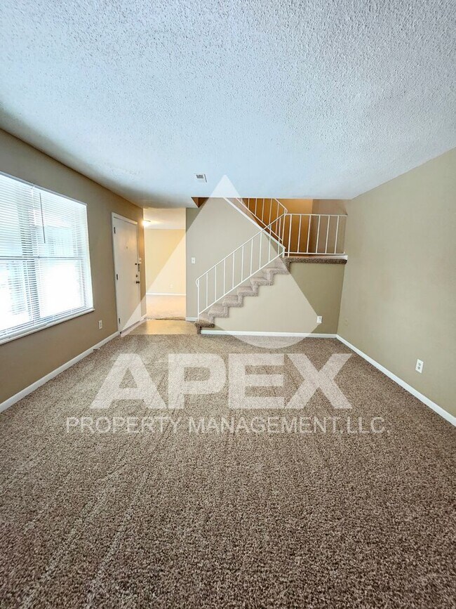 Foto del edificio - NICE - 2 Bedroom 1.5 Bath Townhouse WEST o...