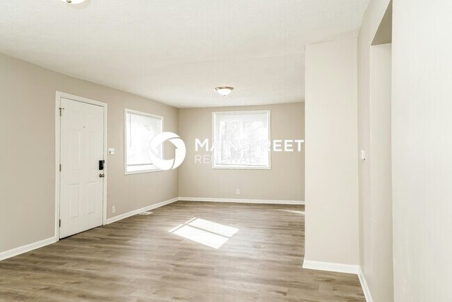 Building Photo - 3 Bedroom Pet-Friendly Home in Indianapolis, IN with Main Street Renewal