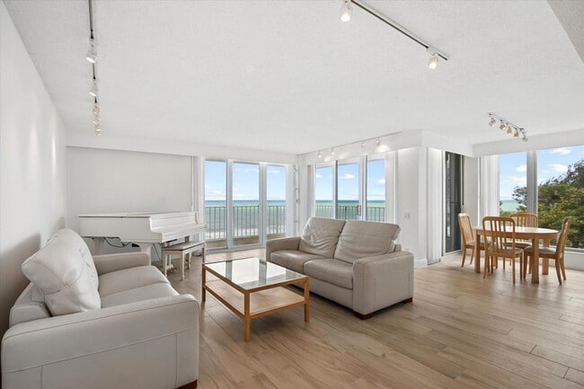 Foto del edificio - 1010 S Ocean Blvd