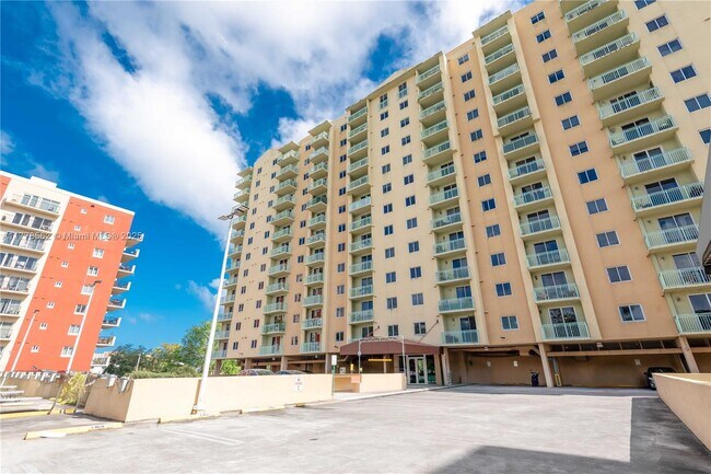 Foto del edificio - 3500 Coral Way