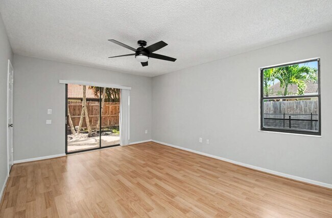 Foto del edificio - 7407 Silver Woods Ct