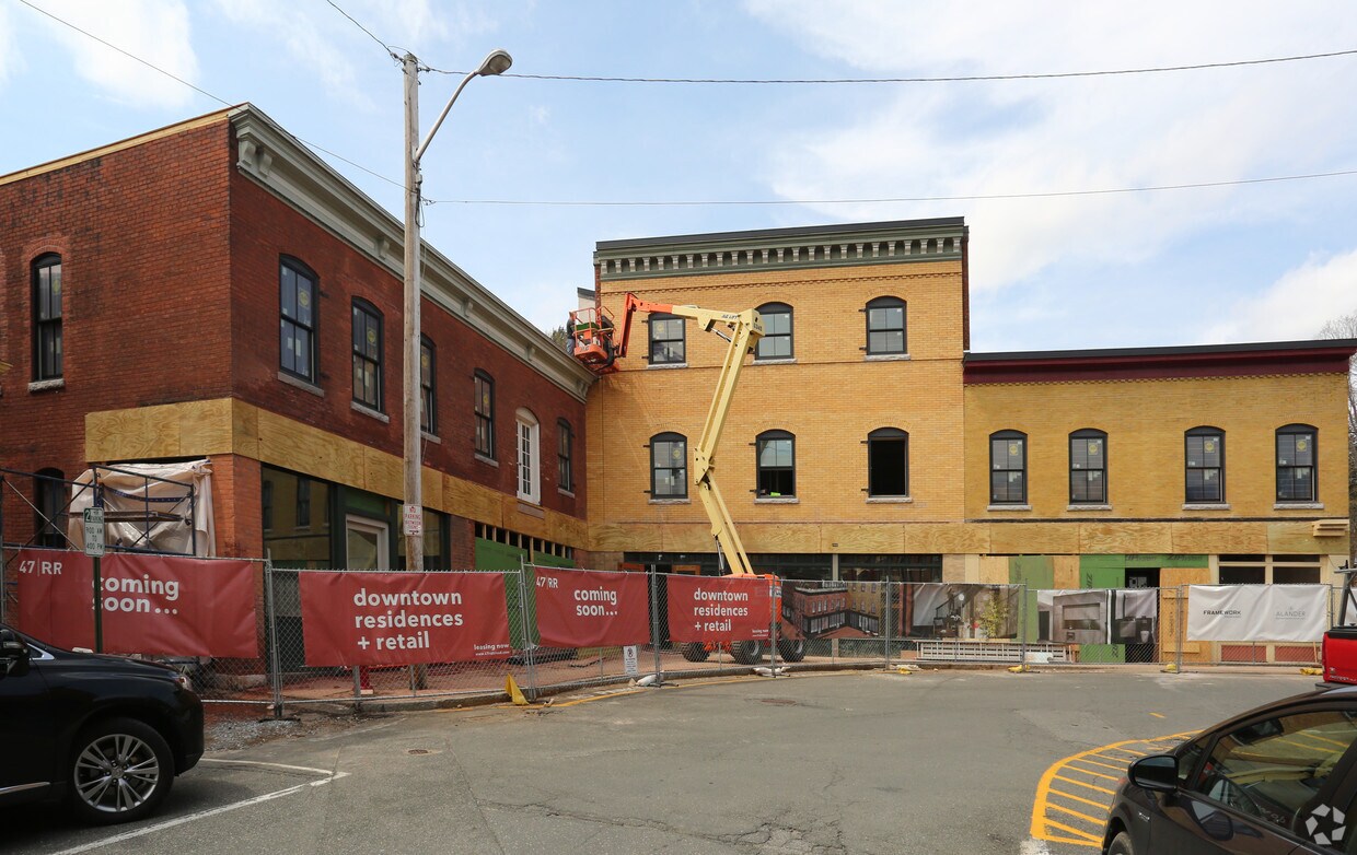 Building Photo - 47 Railroad St
