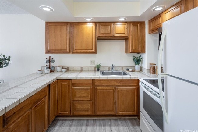 Building Photo - Kukui Plaza Ewa Tower - 1 bedroom 1 bath w...