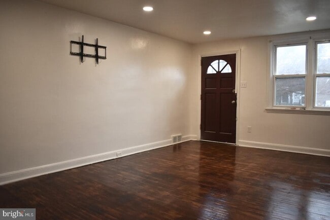 Foto del edificio - 7305 Woodcrest Ave