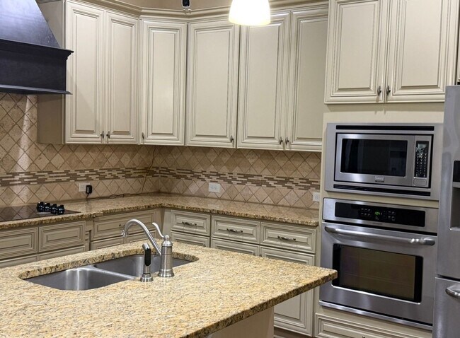 Foto del edificio - Available now! Beautiful 2 story home in Emerald Mountain!!