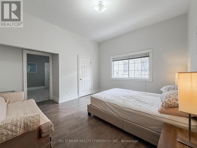 Building Photo - 72 Snively St
