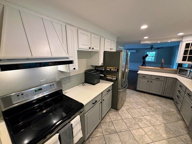Building Photo - 38 Tamarac Dr