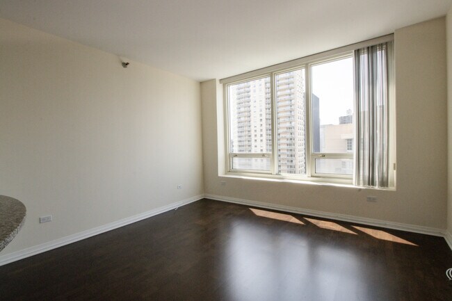 Foto del edificio - 33 W Ontario St