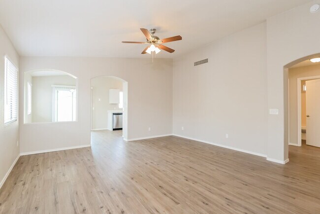 Building Photo - 9009 E Kinross Dr