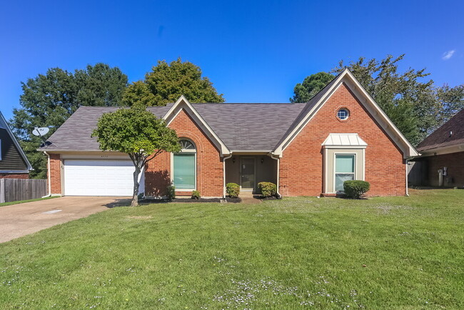 Building Photo - 6770 Lake Point Cir