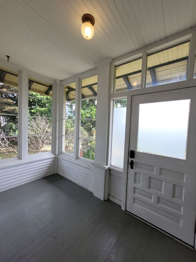 Building Photo - Charming Home in the York Neighborhood