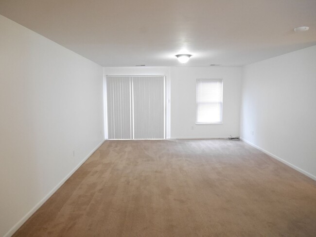 Foto del edificio - One Bedroom Unit in Somerset Park Condos! ...