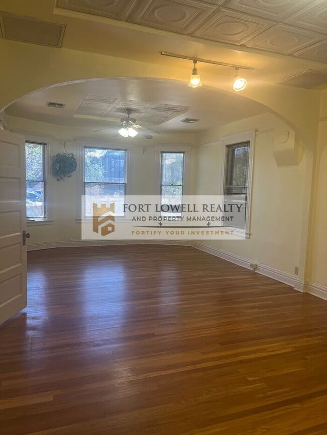 Building Photo - 2 Bed/2 Bath with washer/dryer hookups