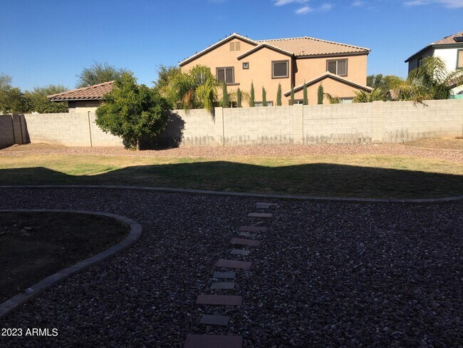 Foto del edificio - 13592 W Gelding Dr