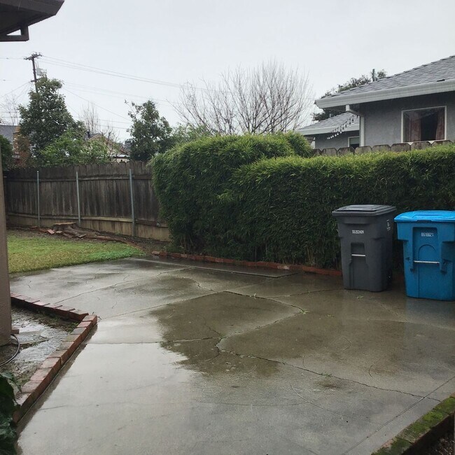 Building Photo - Cute 2 Bedroom 1 Bath in Yuba City!