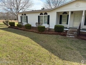 Building Photo - 165 Woodlands Ln
