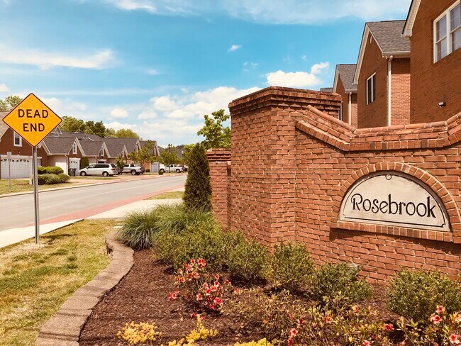 Building Photo - 1909 Rosebrook Dr