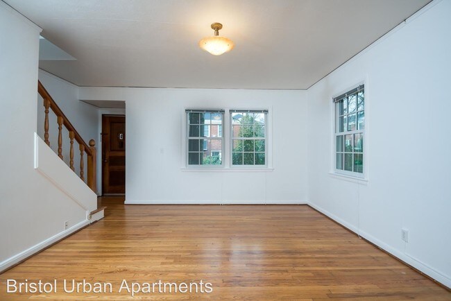 Foto del edificio - 5590 NE Sandycrest Terrace