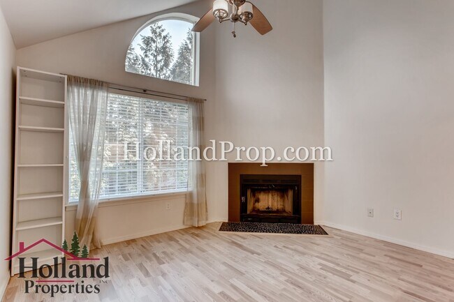Foto del edificio - Great NW Portland Condo in Rock Creek ready for you!