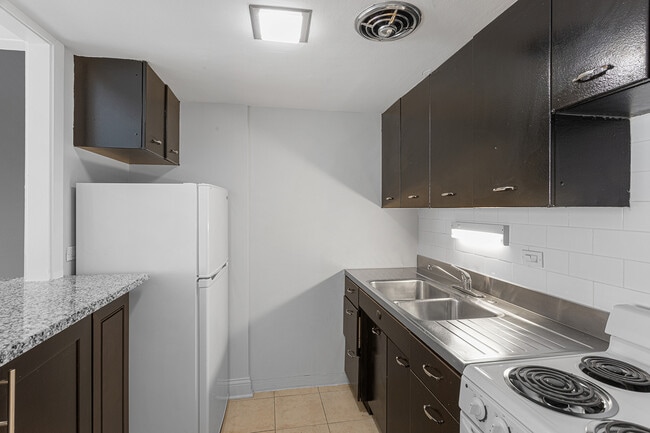 Foto del edificio - 6012 N Kenmore Ave