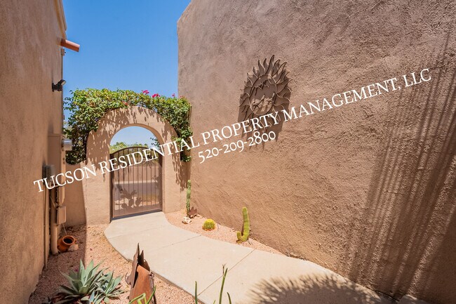 Foto del edificio - 9876 N Ridge Shadow Pl