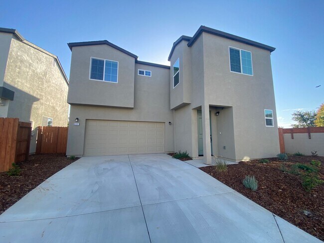 Foto del edificio - Newer Construction 4 Bedroom 2.5 Bath Home...
