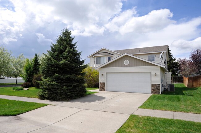 Building Photo - Broadmoore Community, 4 bed 2.5 bath