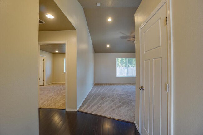 Foto del edificio - 2504 32nd Ave