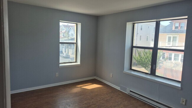 Building Photo - 21 S Windsor Ave