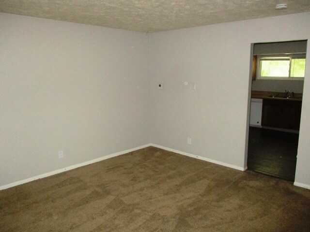 Building Photo - 1008 Charlotte Dr