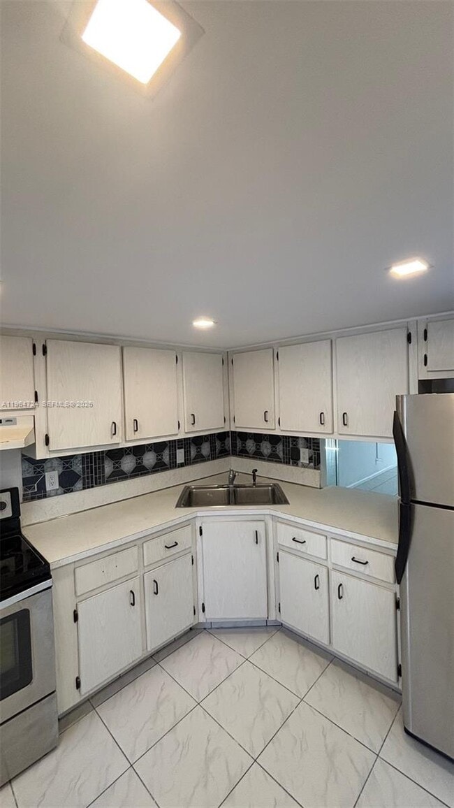 Building Photo - 4200 NW 3rd Ct