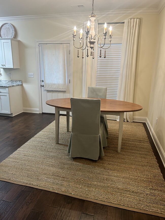 Foto del edificio - 446 Walker Cir