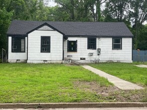 Building Photo - 264 Sewanee Dr