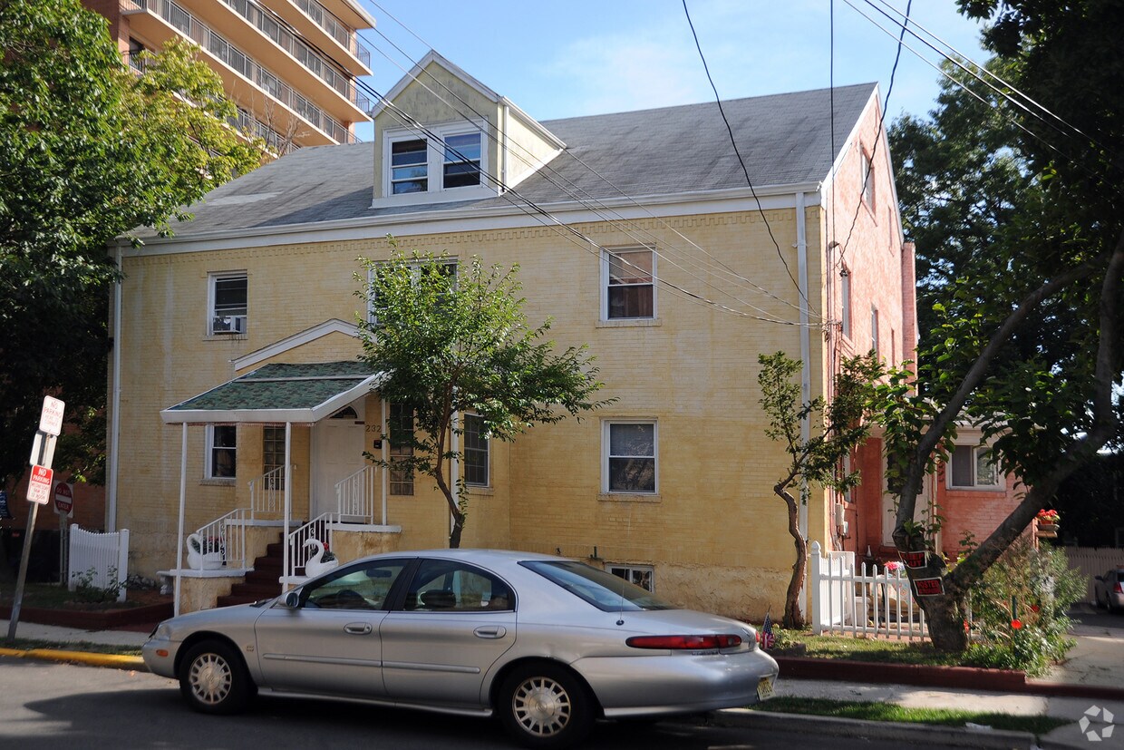 232 Lincoln Ave, Cliffside Park, NJ 07010 Apartments in Cliffside