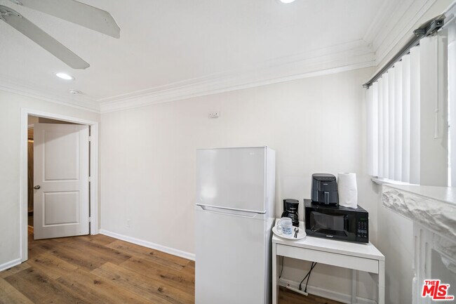 Foto del edificio - 1165 W 38th St