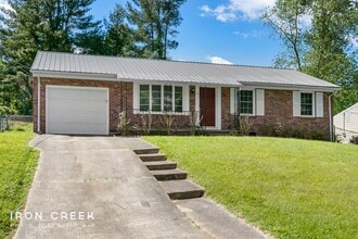 Building Photo - 59 Starmount Dr