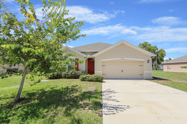 Building Photo - 2550 SE Rock Springs Dr